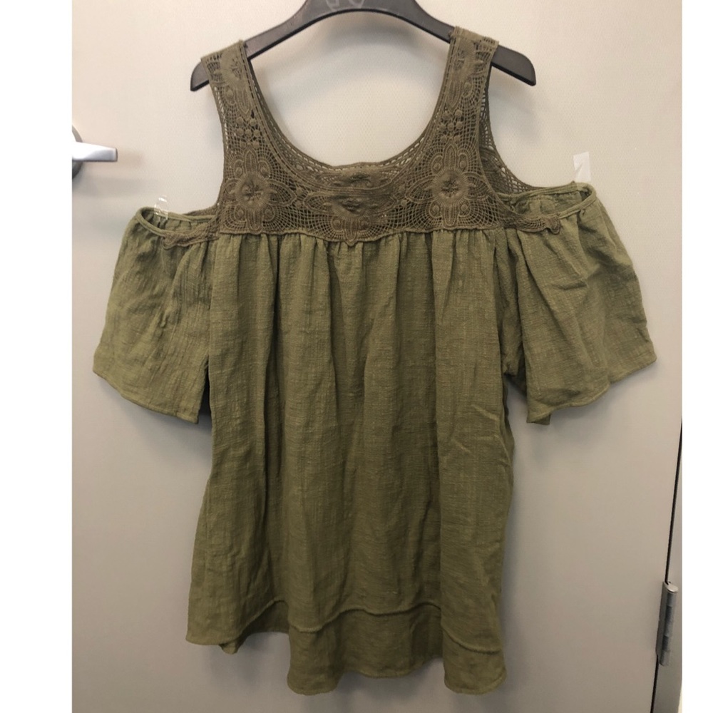 NWOT Umgee plus size cold shoulder top